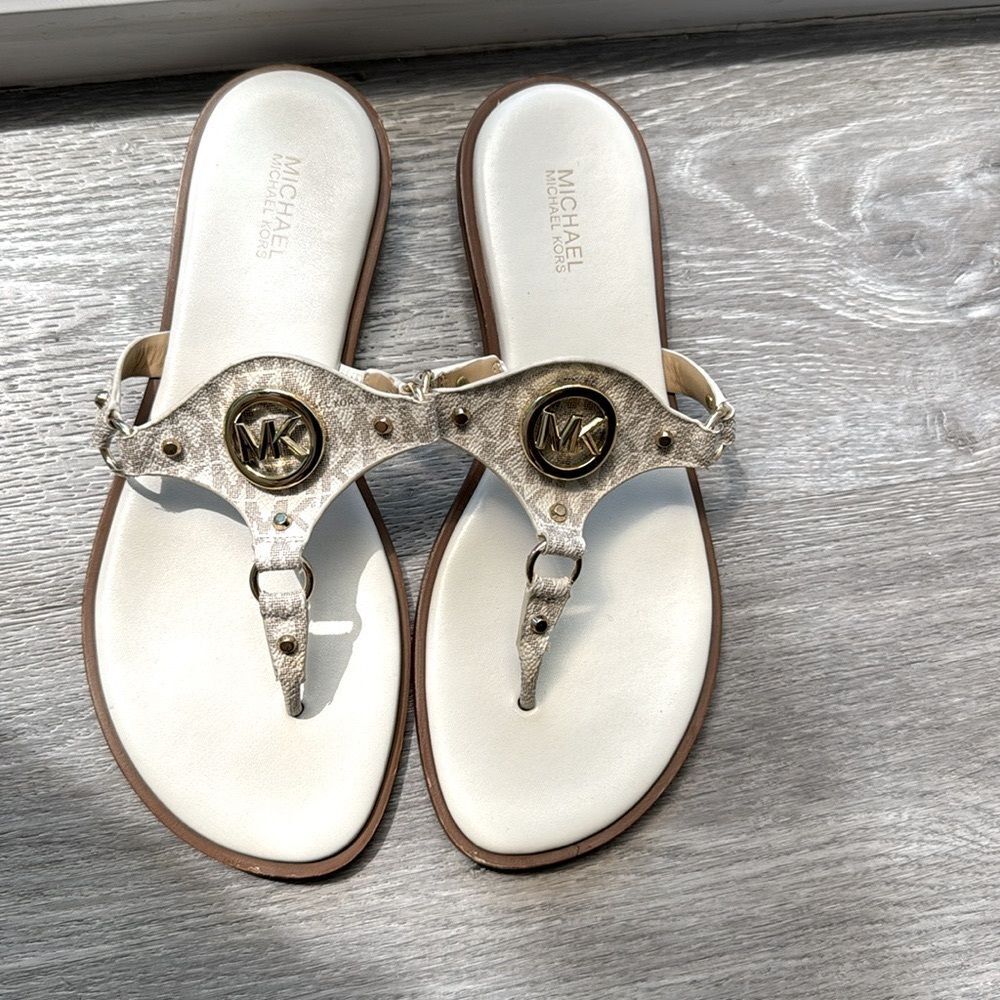 Michael Kors Women's Sandals Conway Slip on Thong White Ivory Gold size 7.5